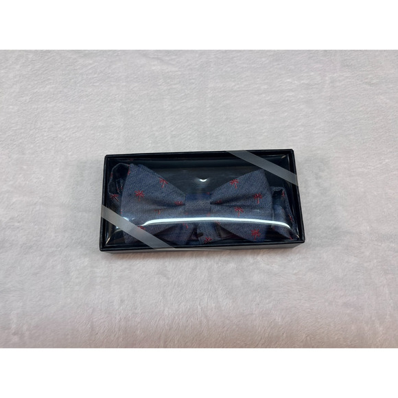 Van Heusen Men's Bow Tie Blue with Palm Trees (0123) - Picture 2 of 7